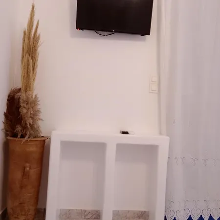 Meltemi And شقة